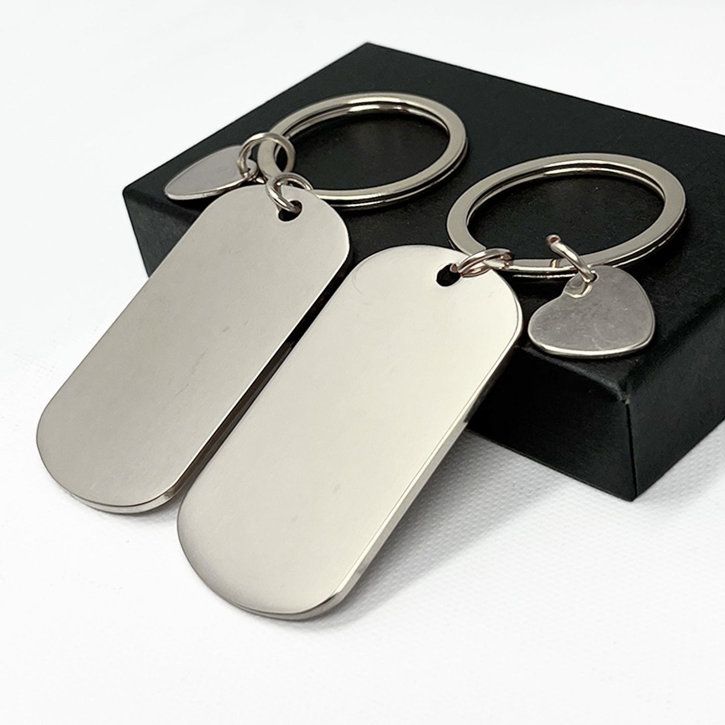 Elegant silver accessory with a heart motif in a premium black gift box – Perfect personalised present