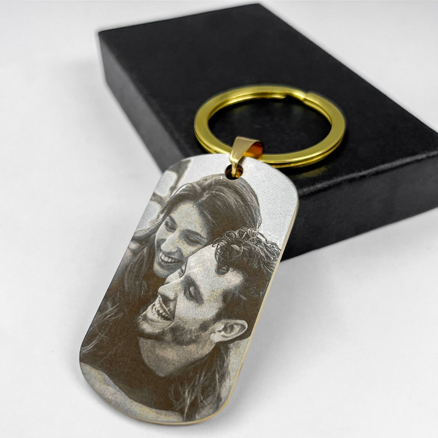 Custom gold oval keychain with a romantic couple's photo – Personalised engraved gift