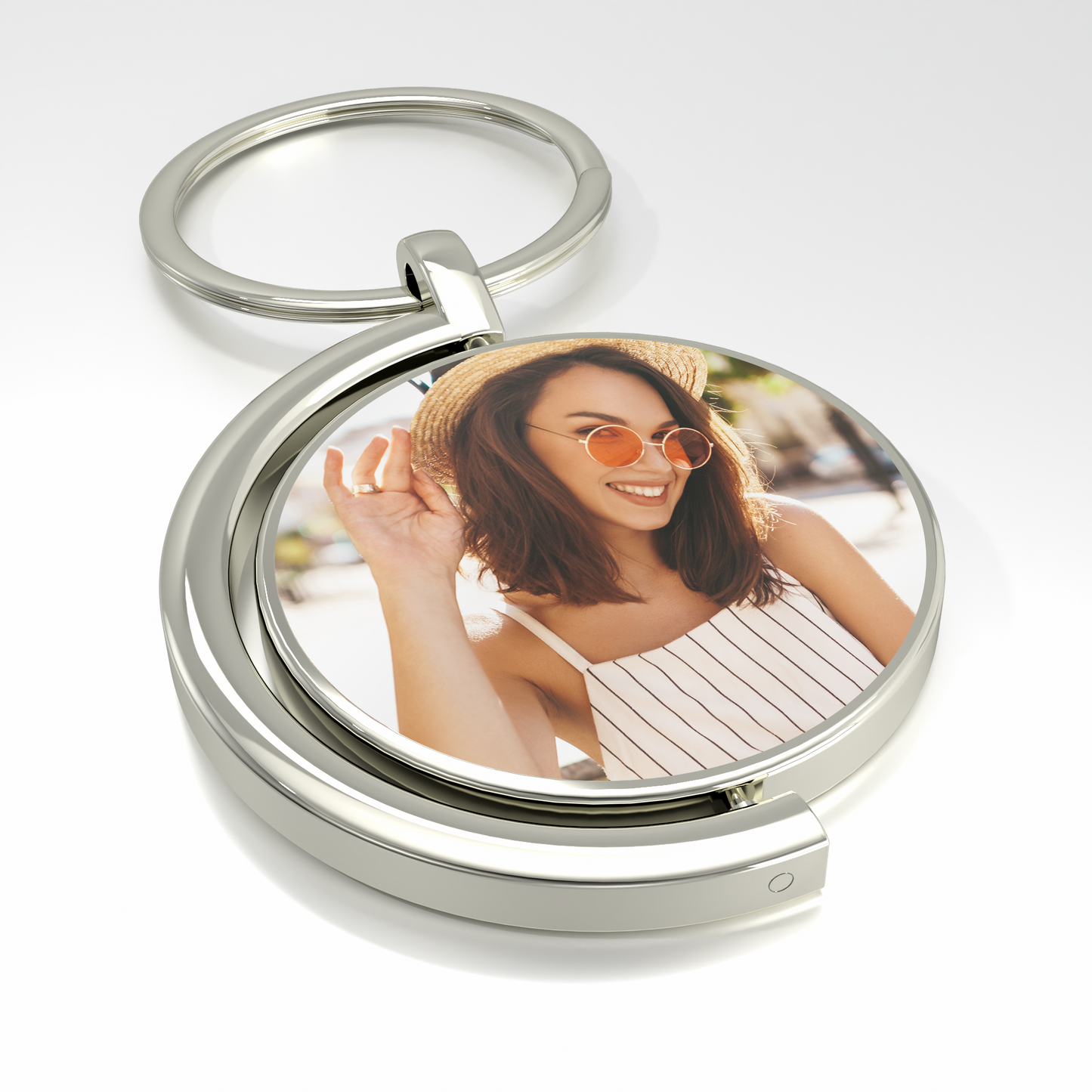 Personalised spinning silver keyring with custom name, date, or message – Interactive and stylish accessory