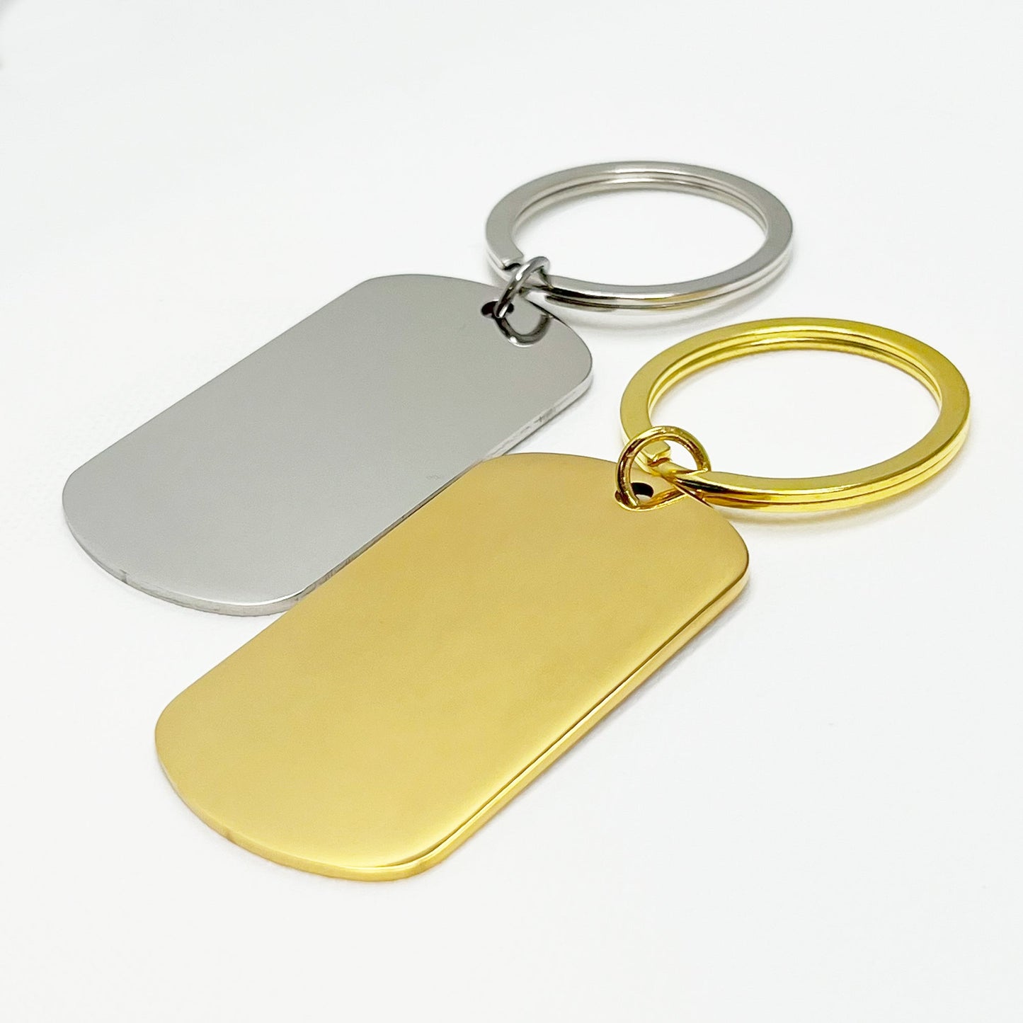 Refined silver and gold keychains in a premium display – Perfect for a memorable gift