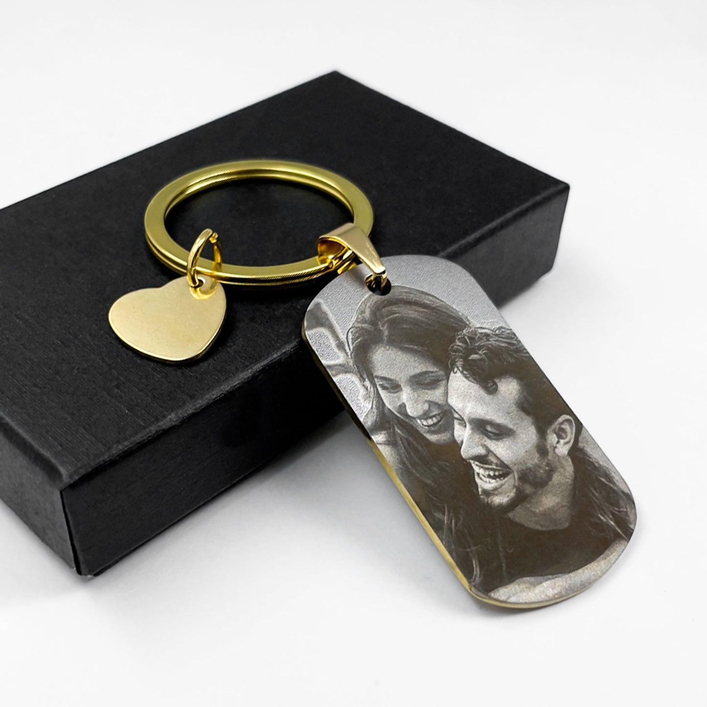 Stylish gold keychain with a romantic couple illustration, presented in an exquisite black gift box – A perfect gift for loved ones