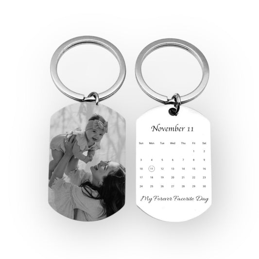 Silver oval keychain with custom engraving – A beautiful keepsake for a loving mother